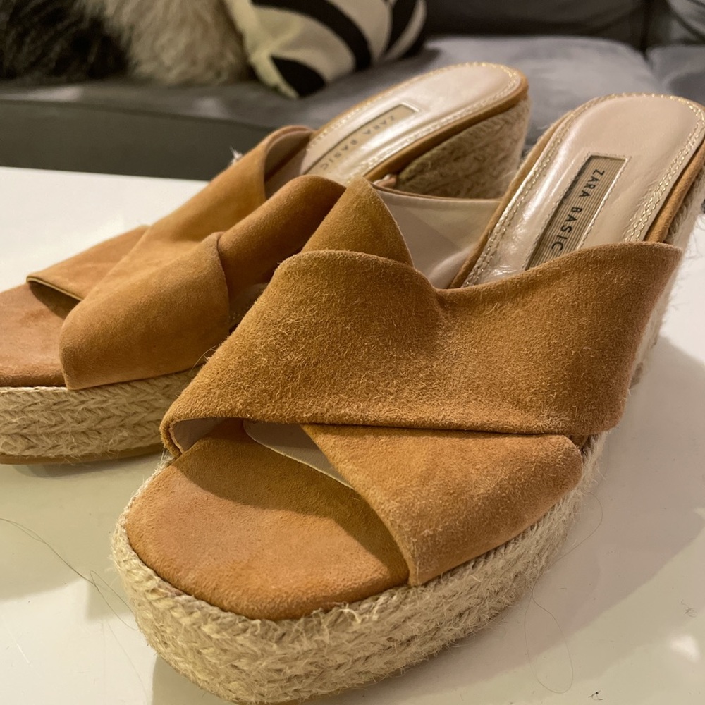 Biege Platforms